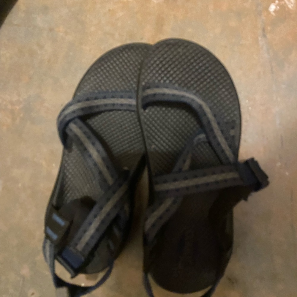 Chacho pre-owned size 4